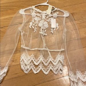 NWT‼️ LULUMARI white crochet top⭐️